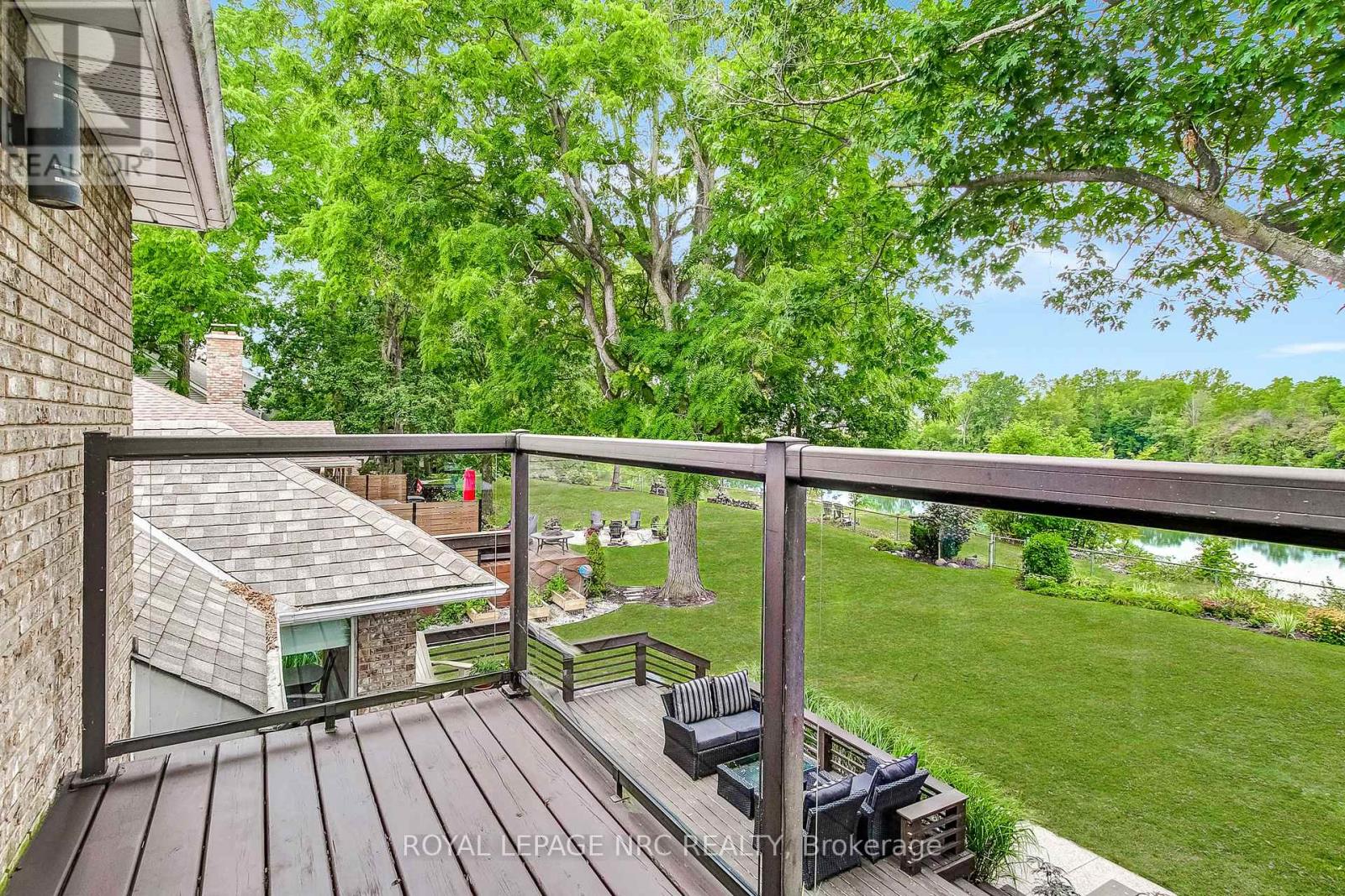 645 CLARENCE STREET - 24