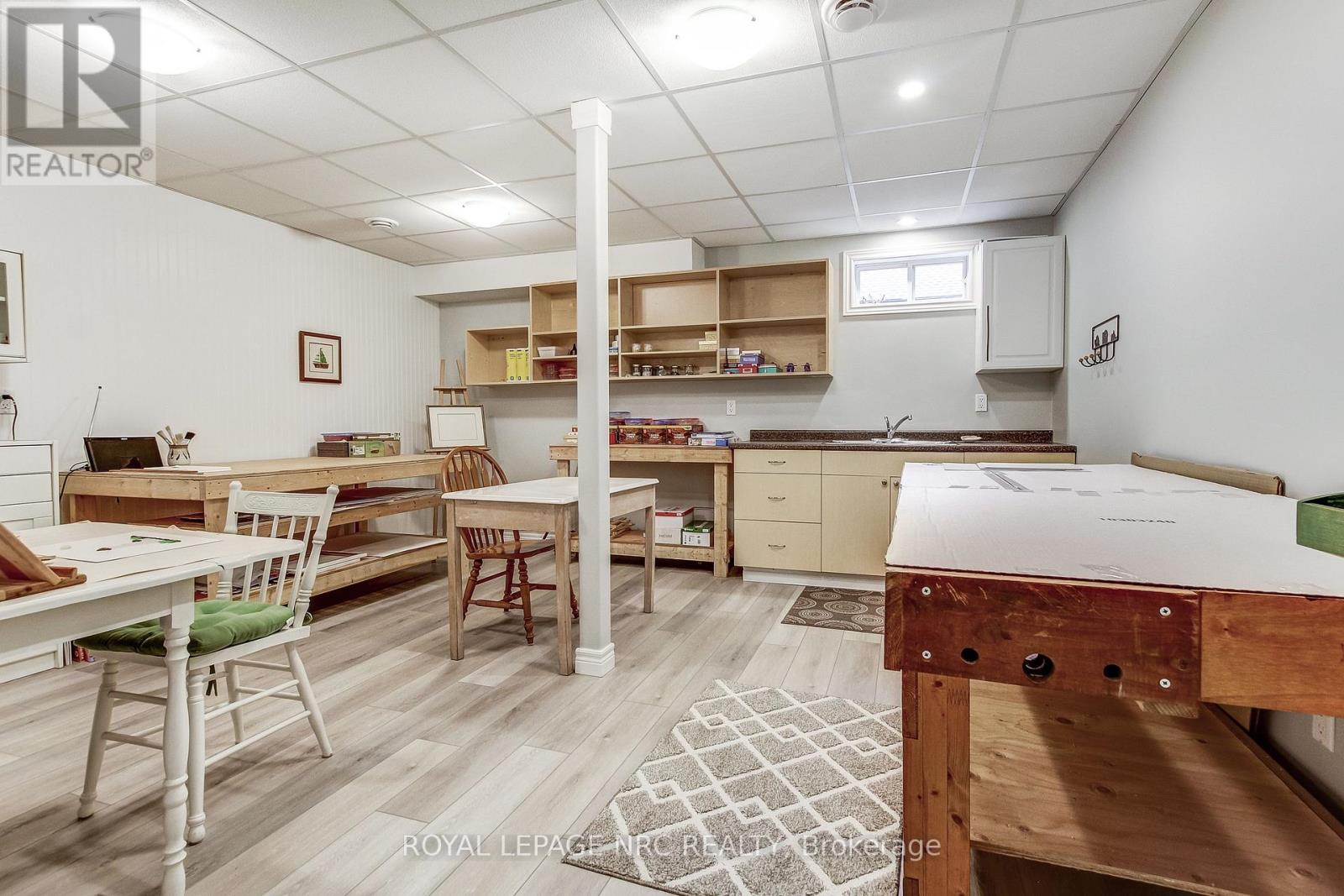 645 CLARENCE STREET - 25