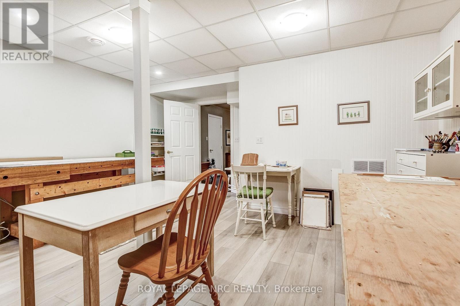 645 CLARENCE STREET - 26