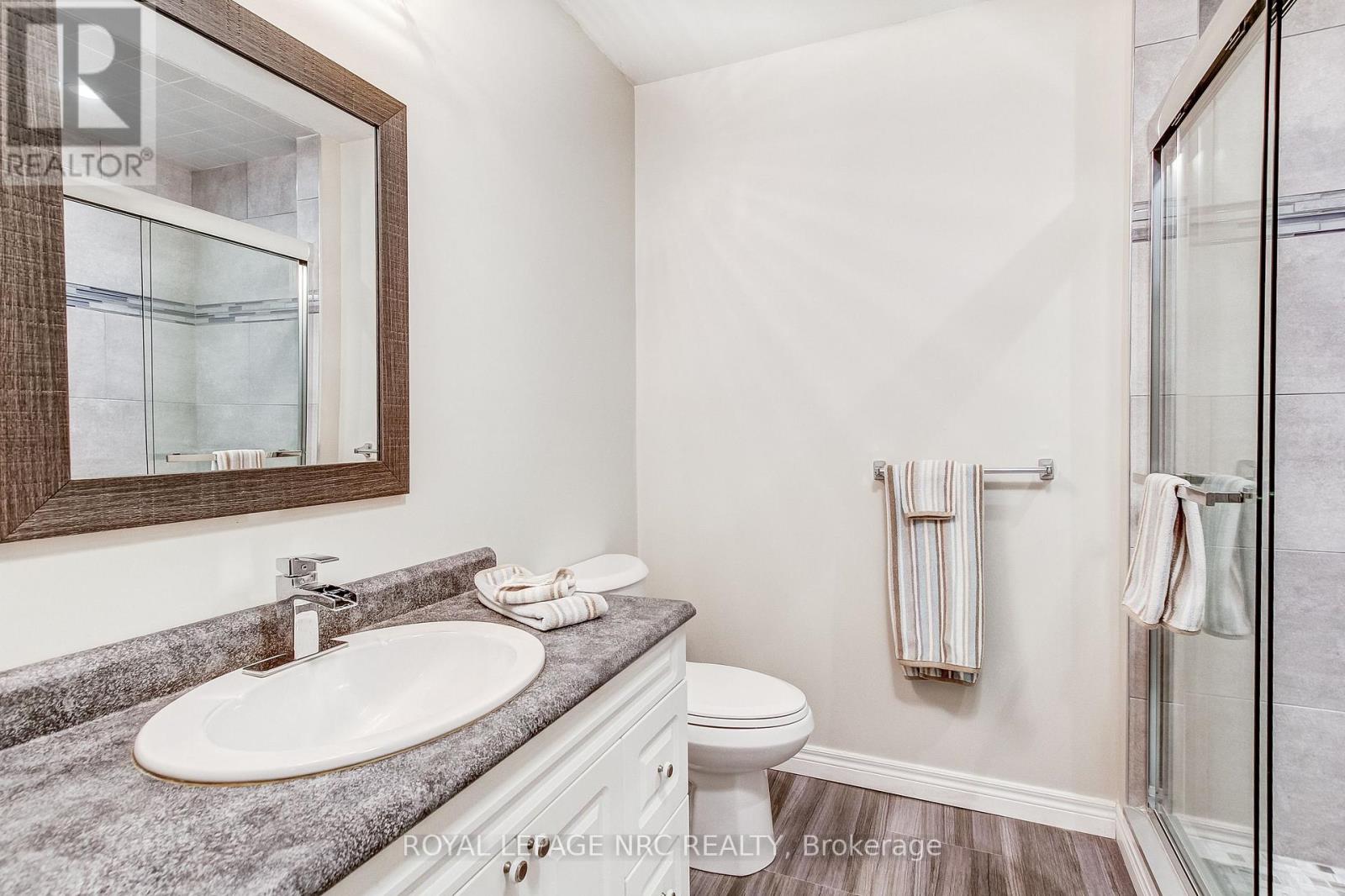 645 CLARENCE STREET - 27