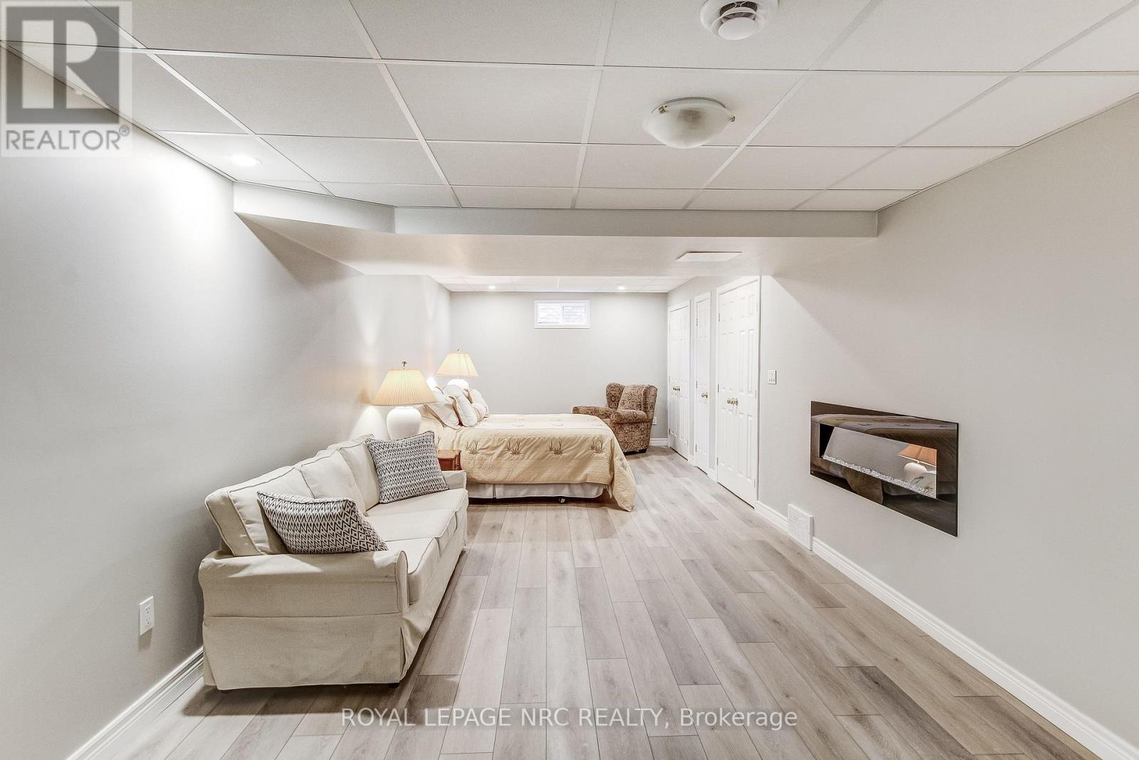 645 CLARENCE STREET - 28
