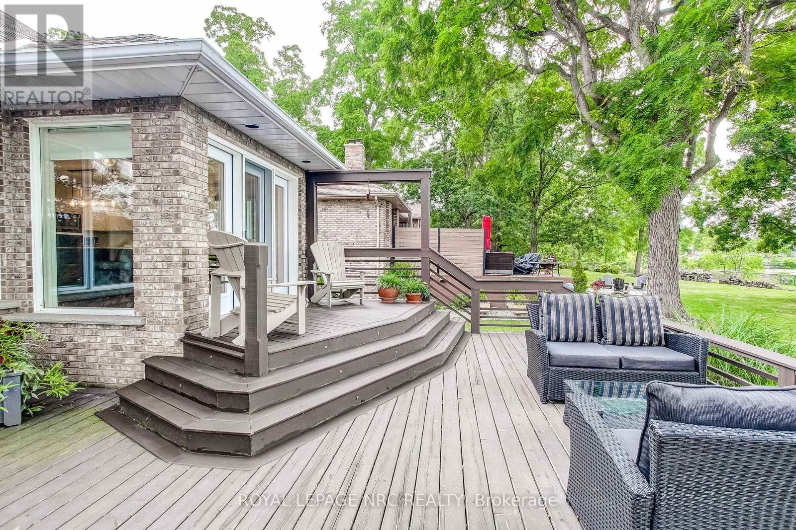645 CLARENCE STREET - 33