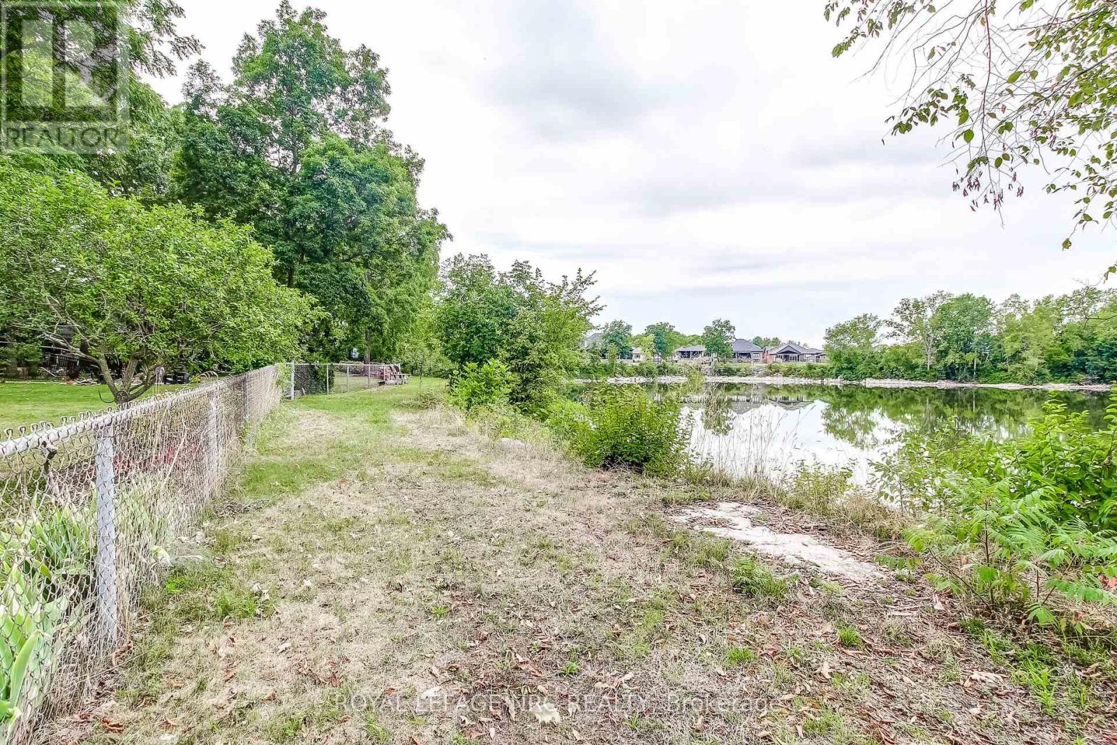 645 CLARENCE STREET - 37