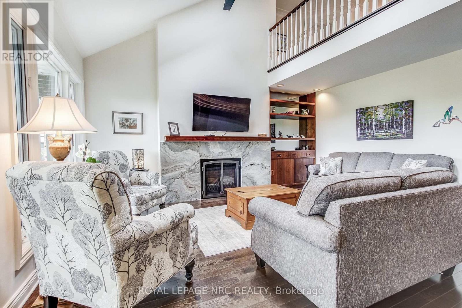 645 CLARENCE STREET - 8