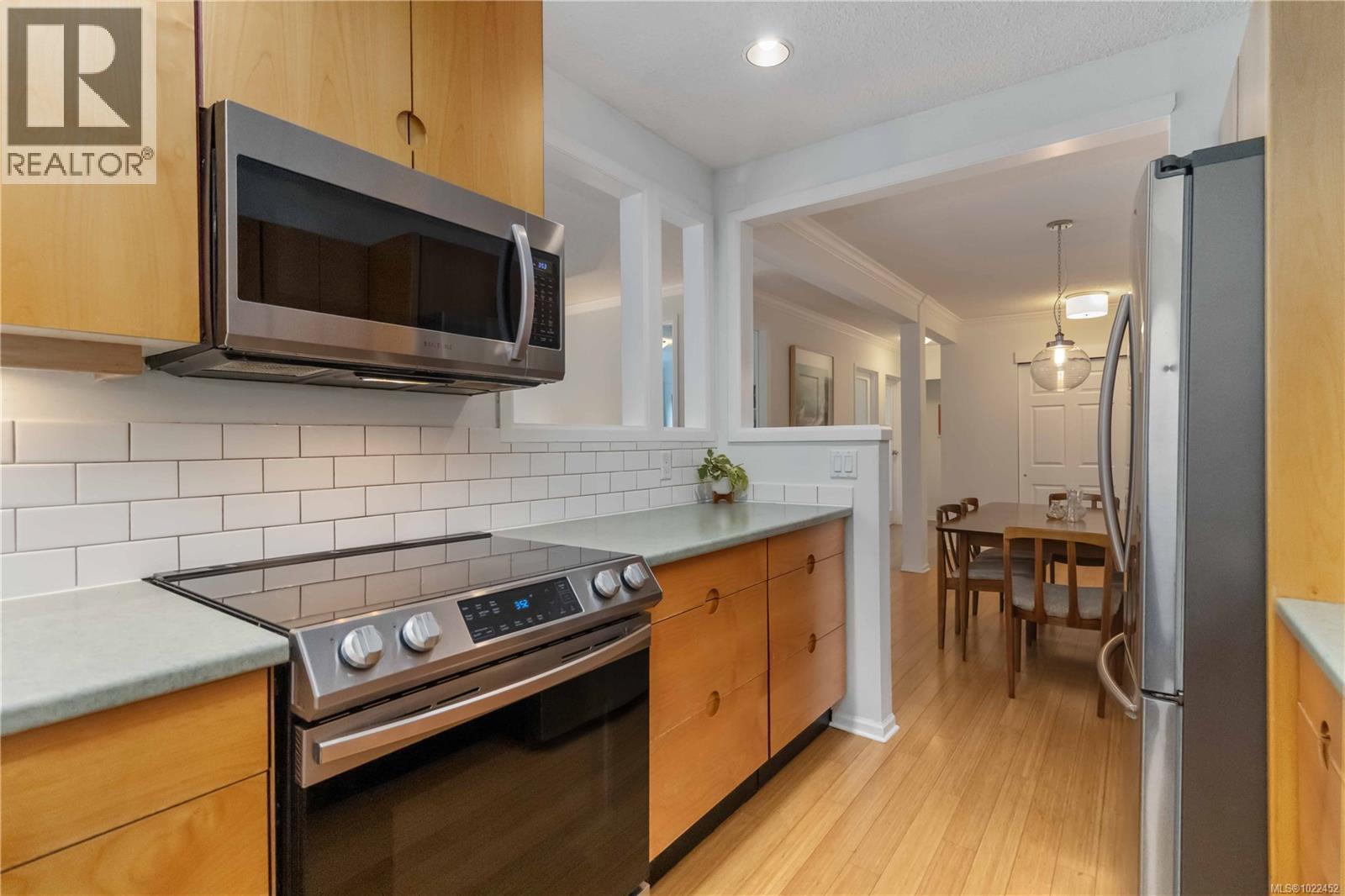 410 1433 Faircliff Lane, Victoria