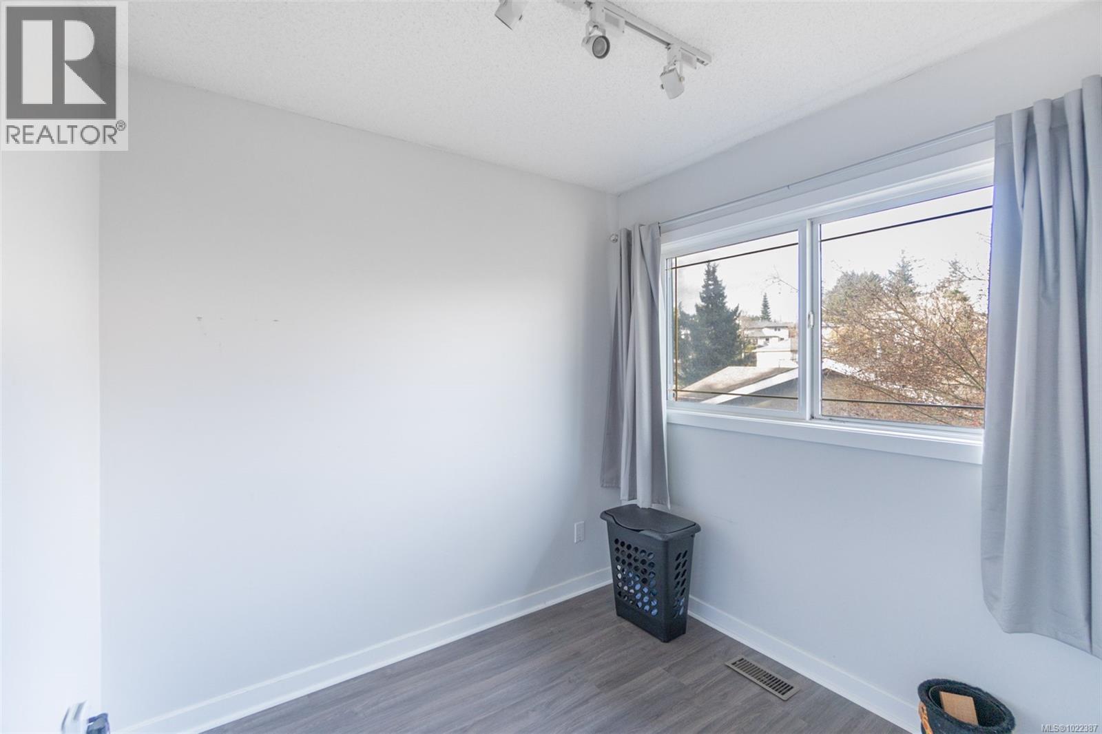 2275 Millstream Rd, Langford