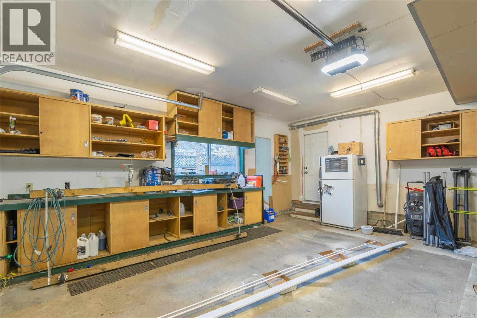 2275 Millstream Rd, Langford