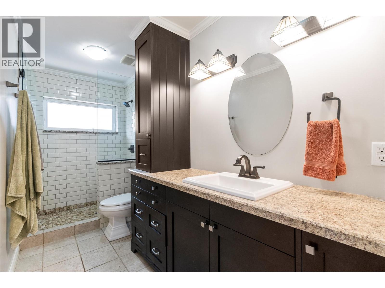  2230 28 Street Northeast, Salmon Arm