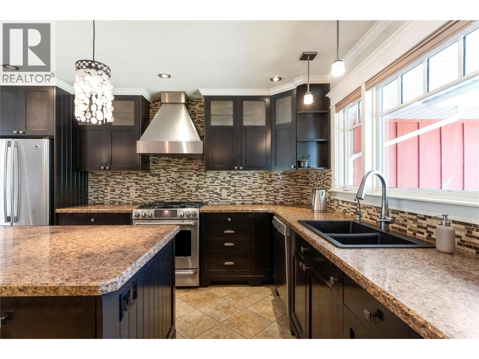  2230 28 Street Northeast, Salmon Arm