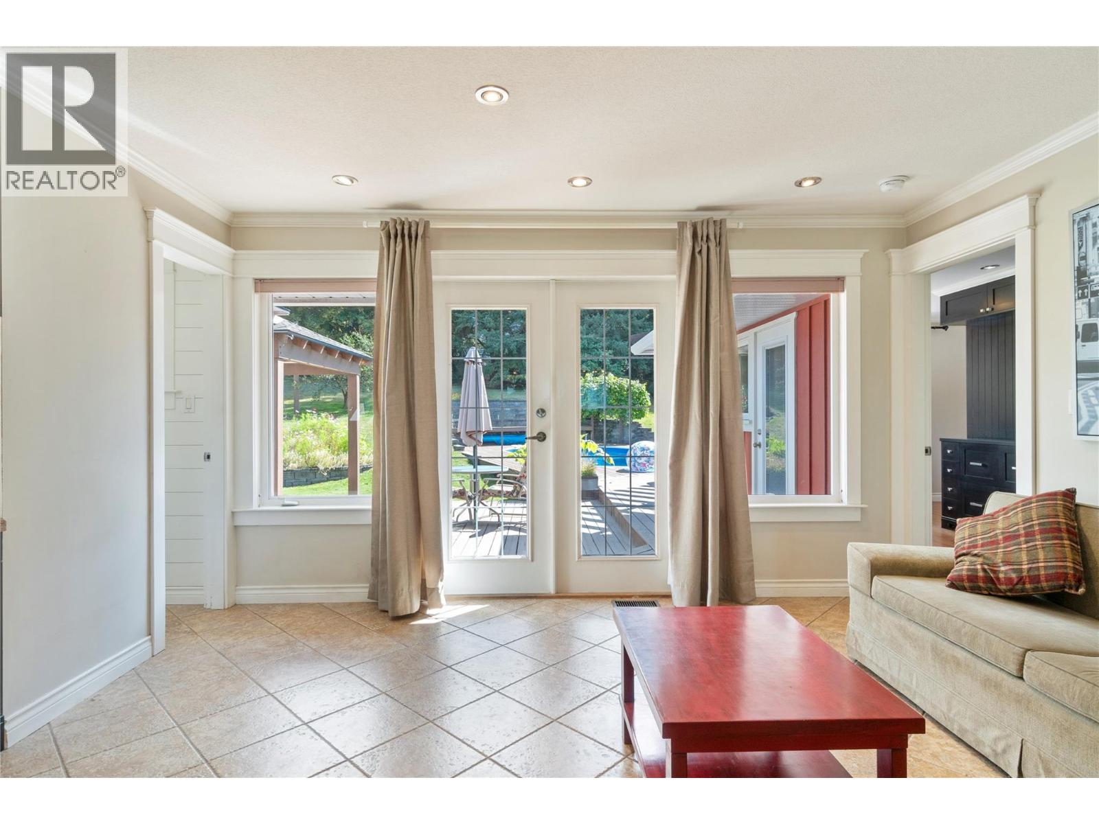  2230 28 Street Northeast, Salmon Arm