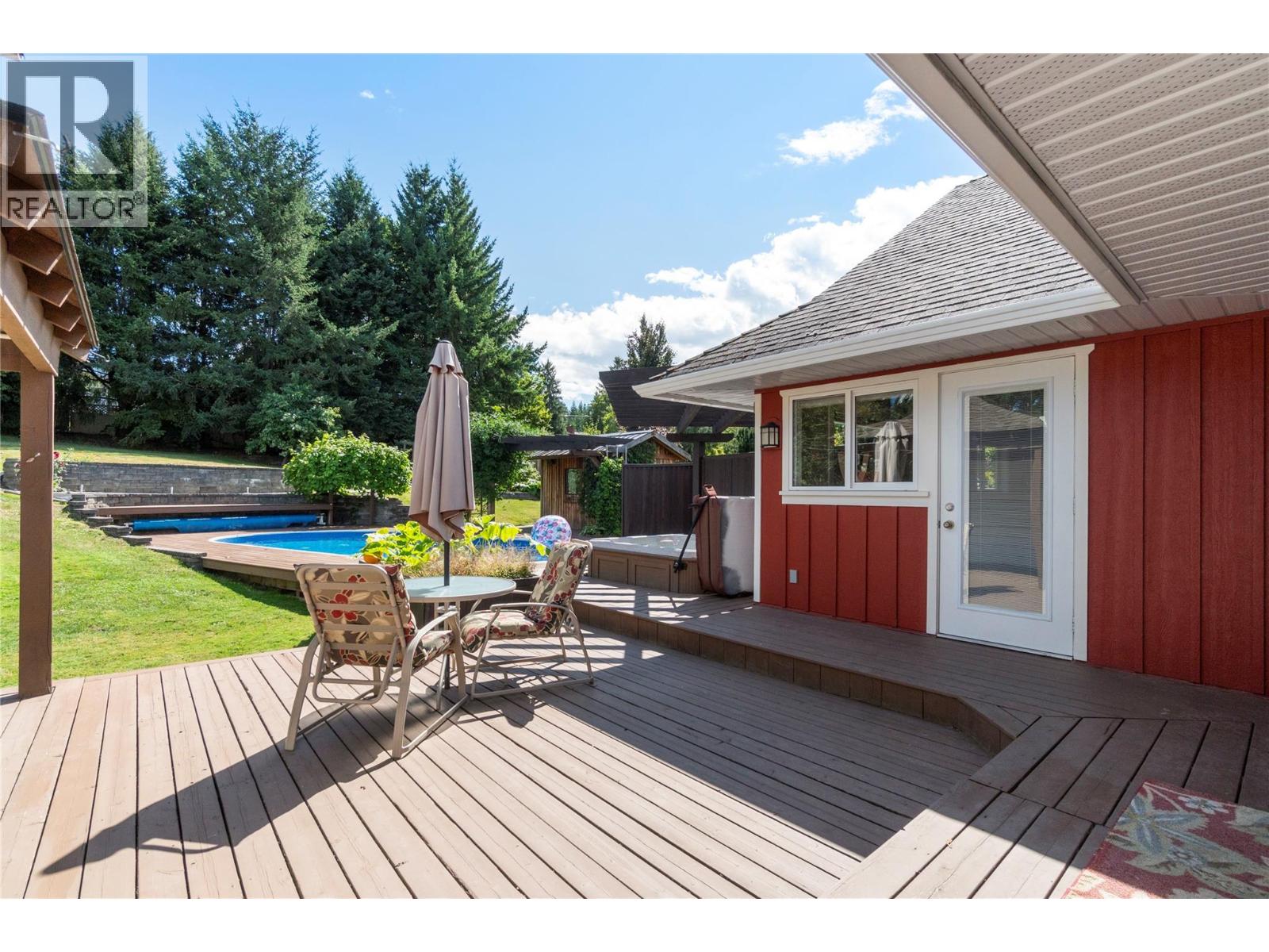  2230 28 Street Northeast, Salmon Arm