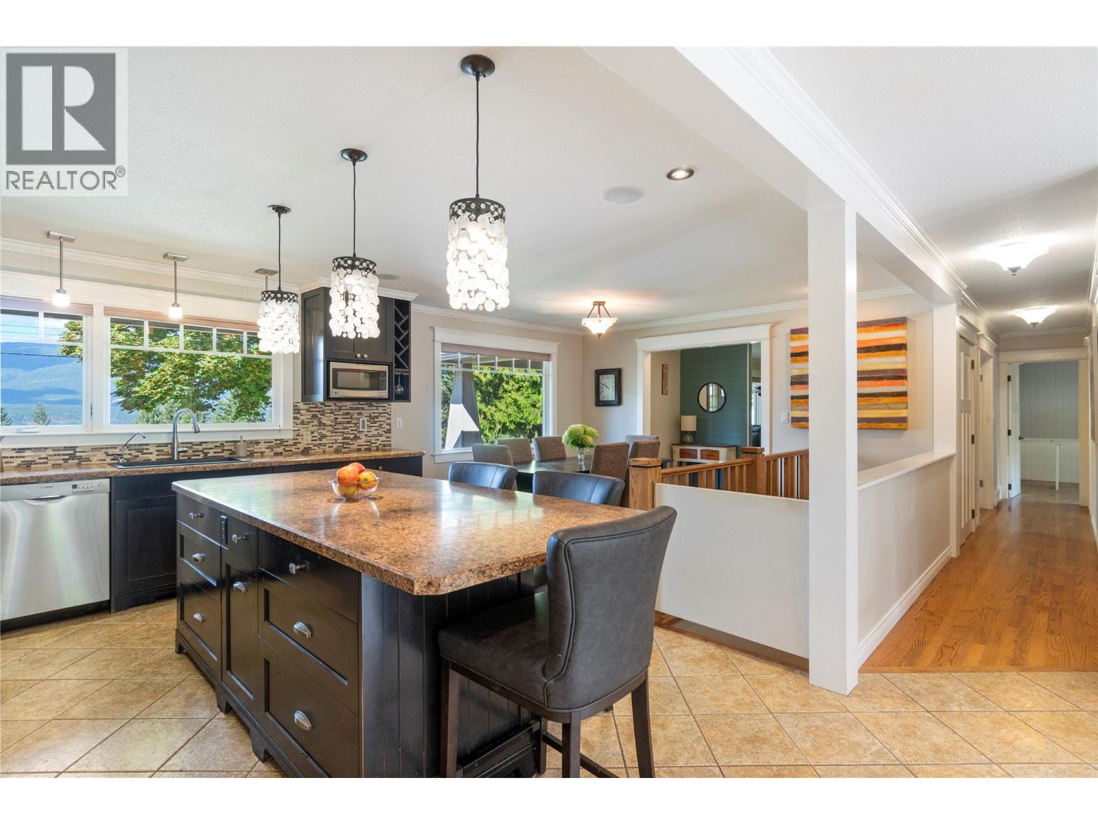  2230 28 Street Northeast, Salmon Arm