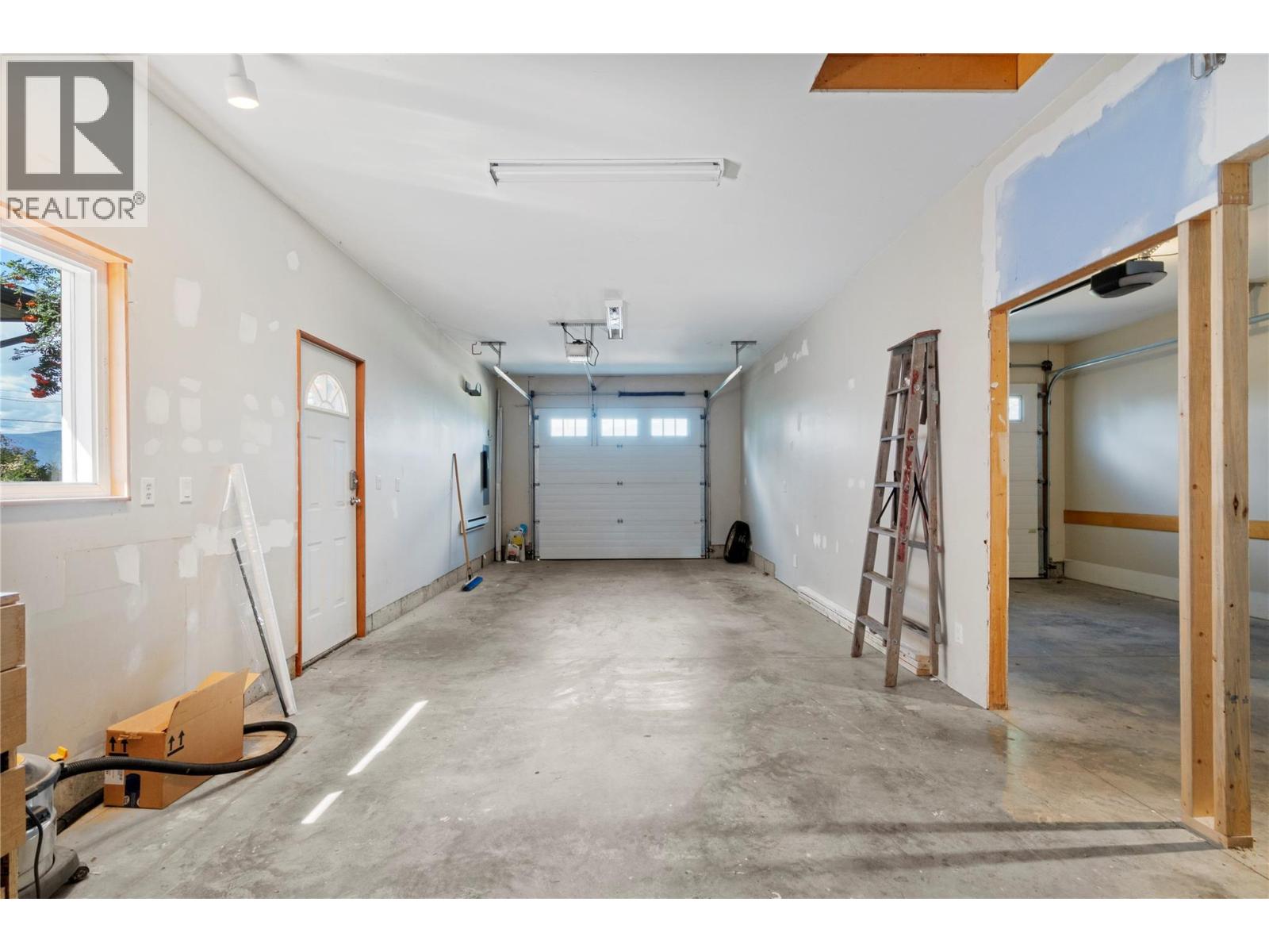  2230 28 Street Northeast, Salmon Arm