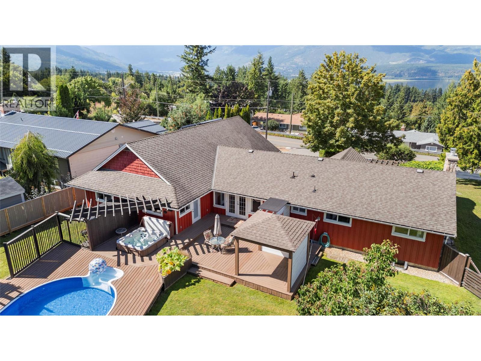  2230 28 Street Northeast, Salmon Arm