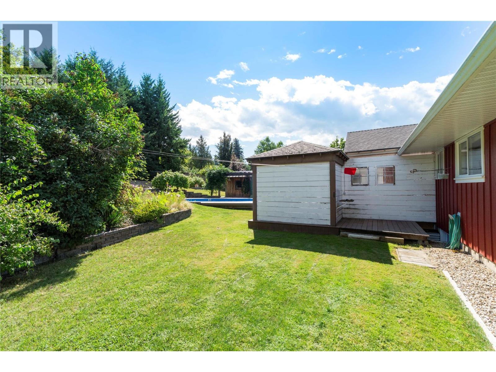  2230 28 Street Northeast, Salmon Arm