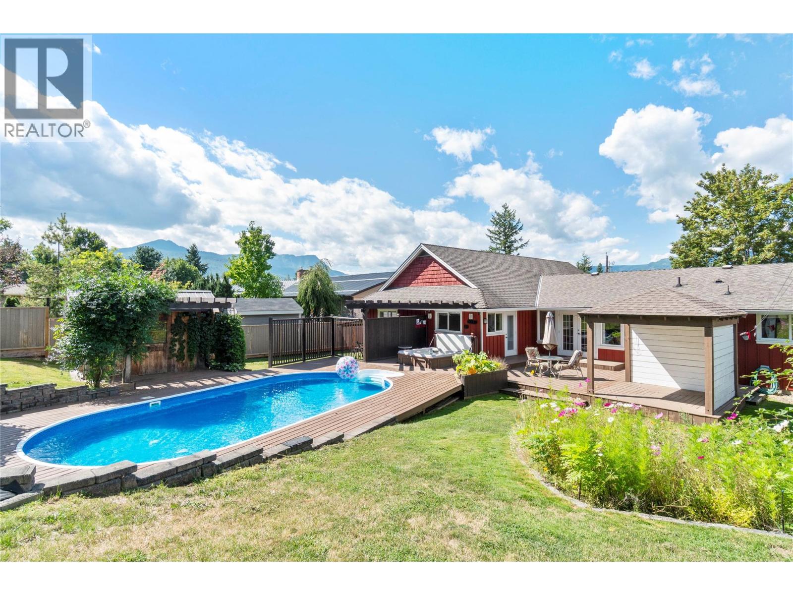  2230 28 Street Northeast, Salmon Arm