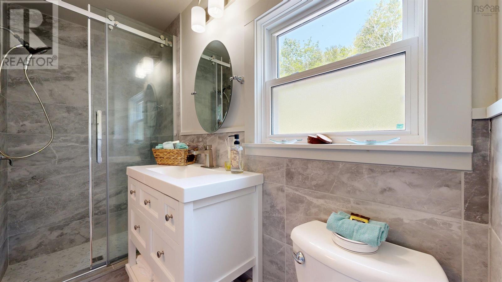 Property 16 of 49 of 109 Troop Road