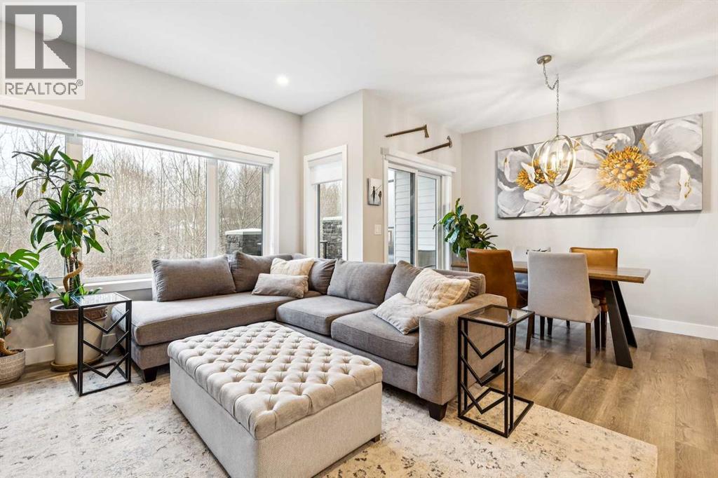 Single Family House for Sale in  Crestridge Common SW Crestmont Calgary 