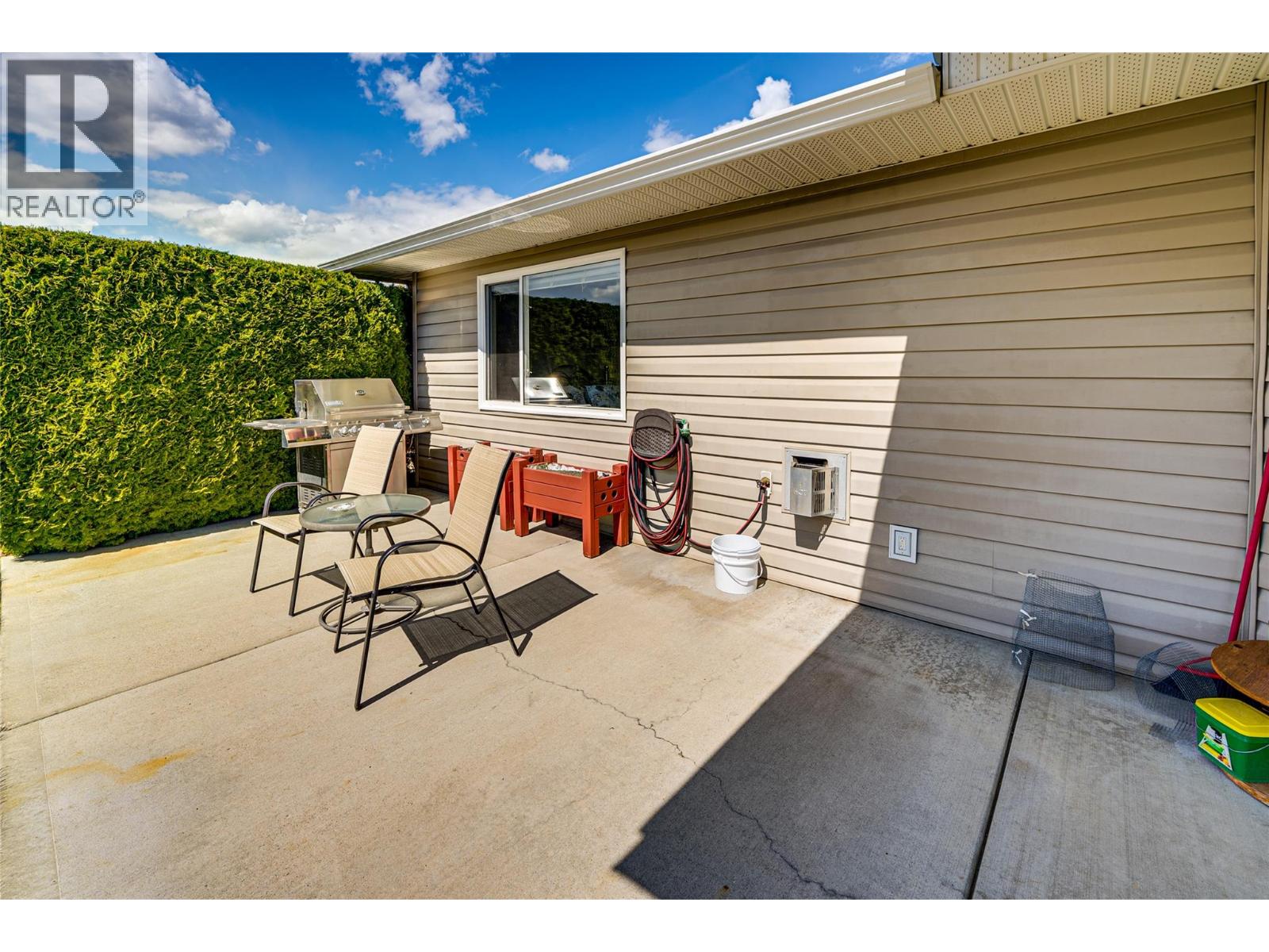 855 8 Avenue, Vernon