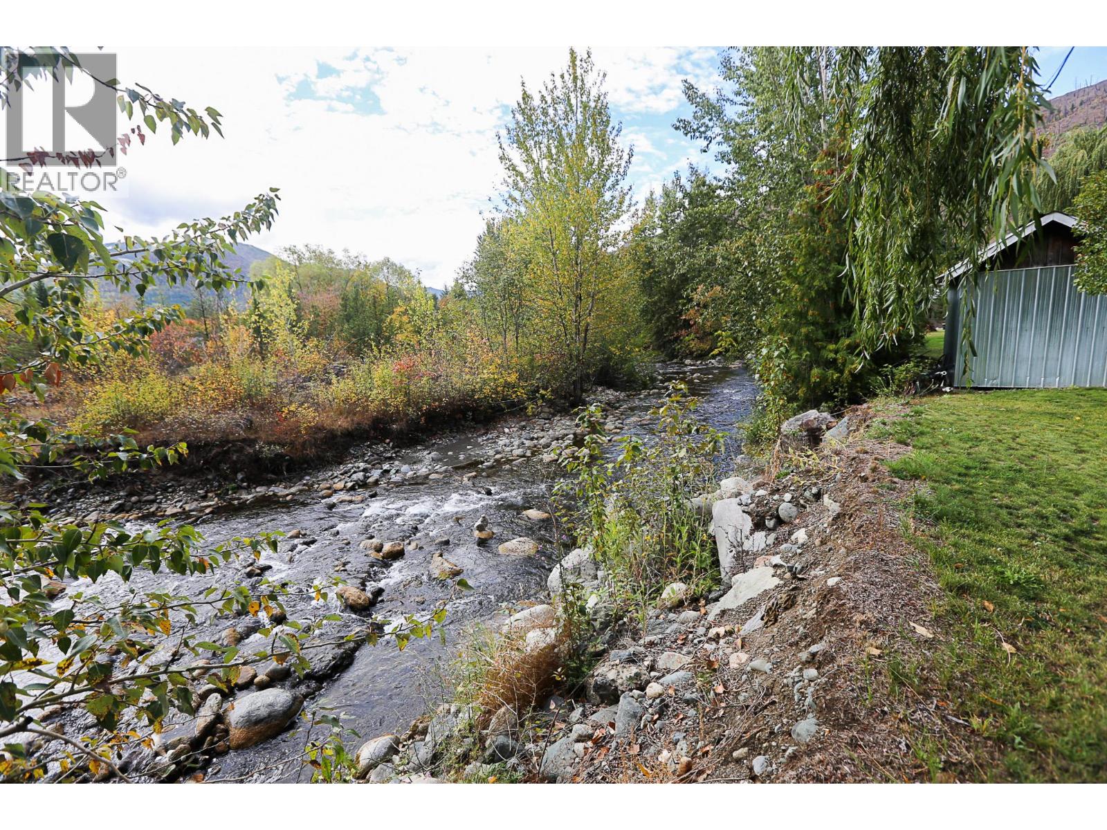 #2 3700 LOUIS CREEK ROAD - 25