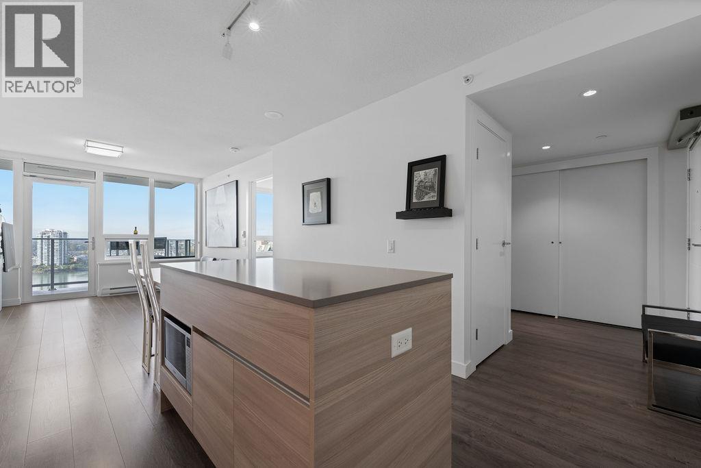 1901 988 QUAYSIDE DRIVE, New Westminster