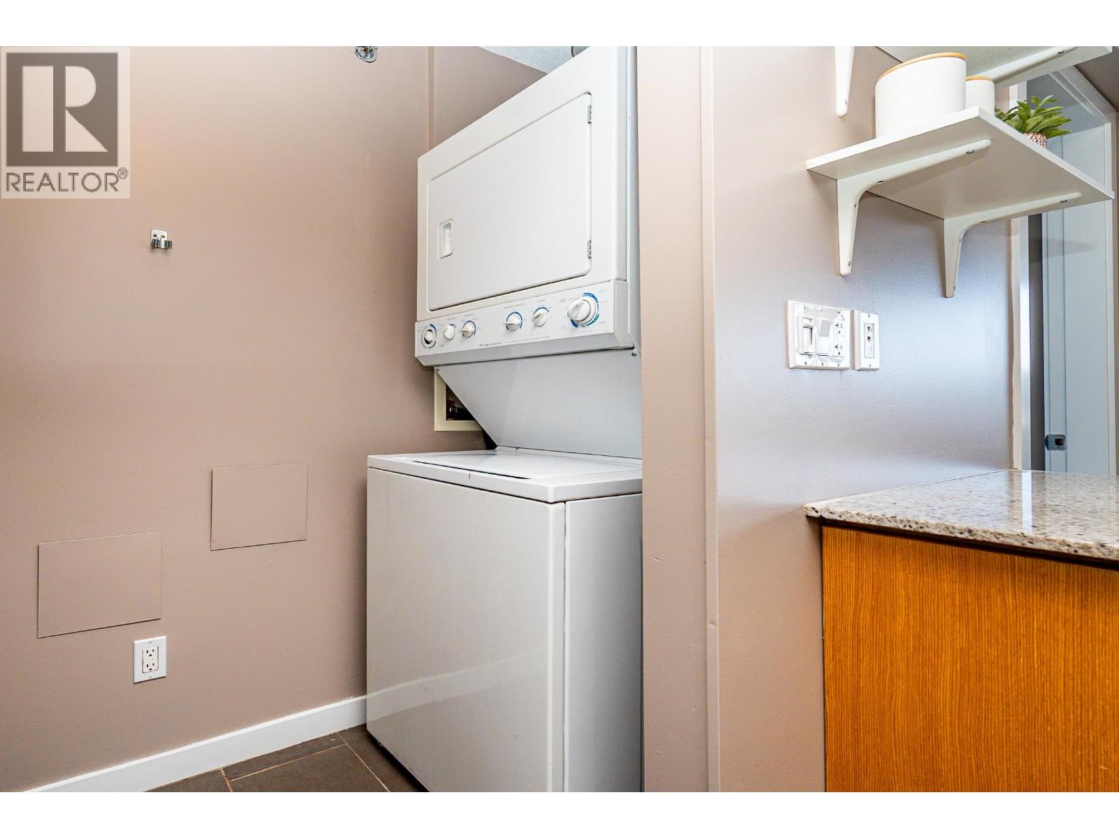 504 39 SIXTH STREET, New Westminster