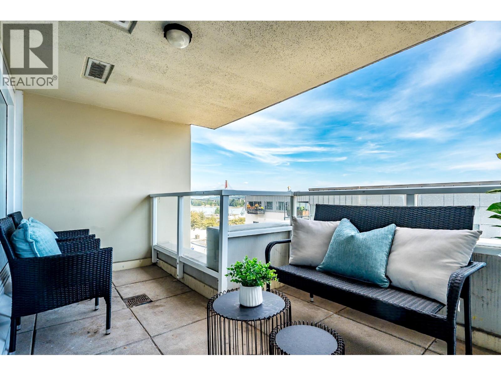 504 39 SIXTH STREET, New Westminster