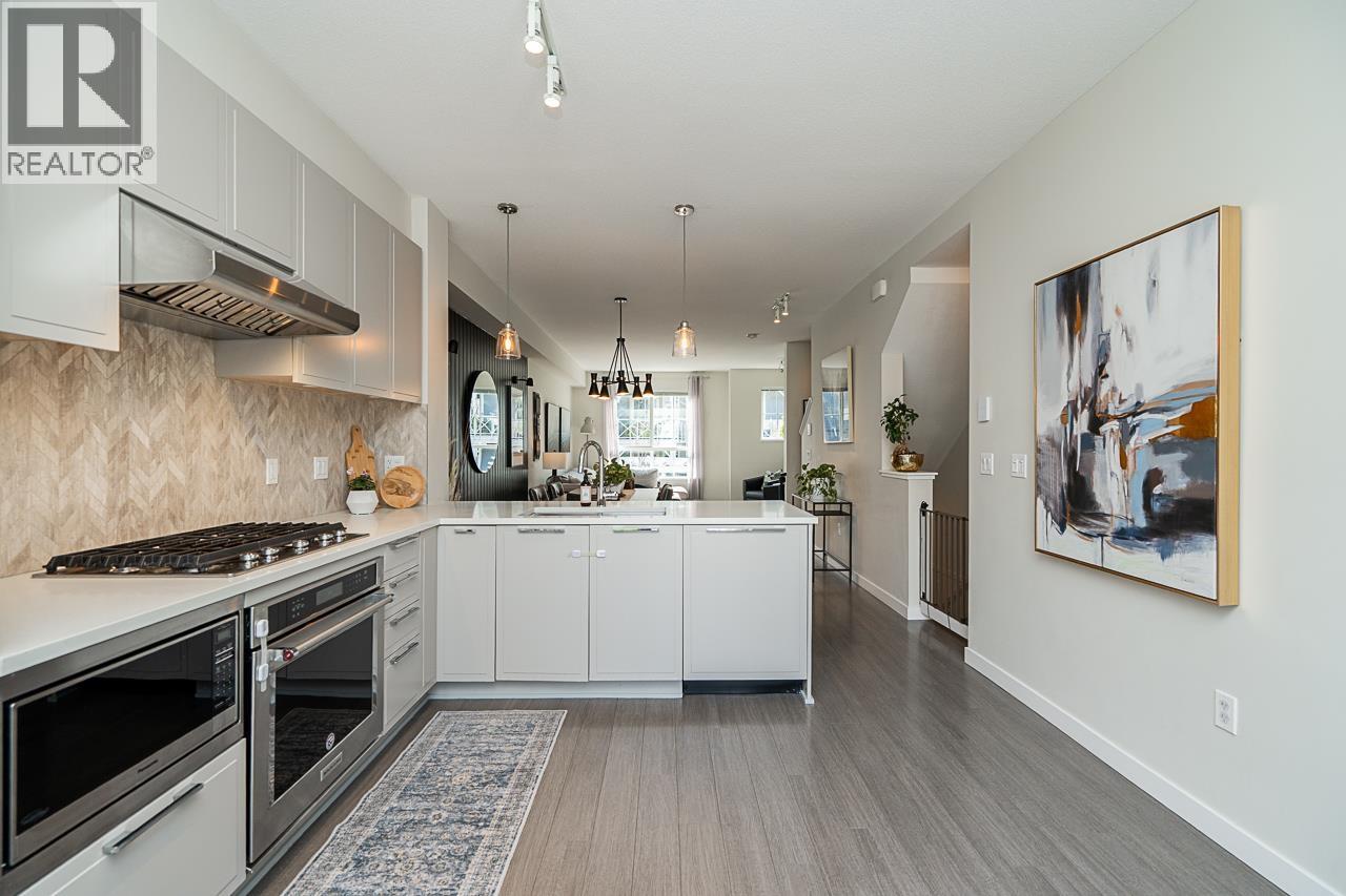 #121-5551 ADMIRAL Way, Delta