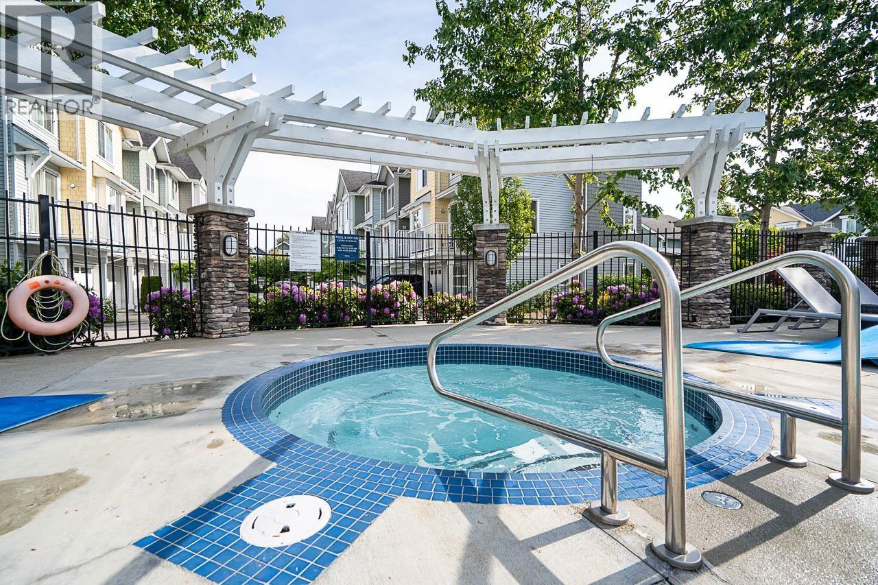 #121-5551 ADMIRAL Way, Delta