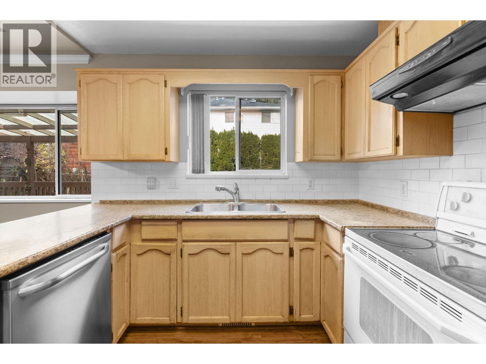 1225 WINDSOR AVENUE, Port Coquitlam