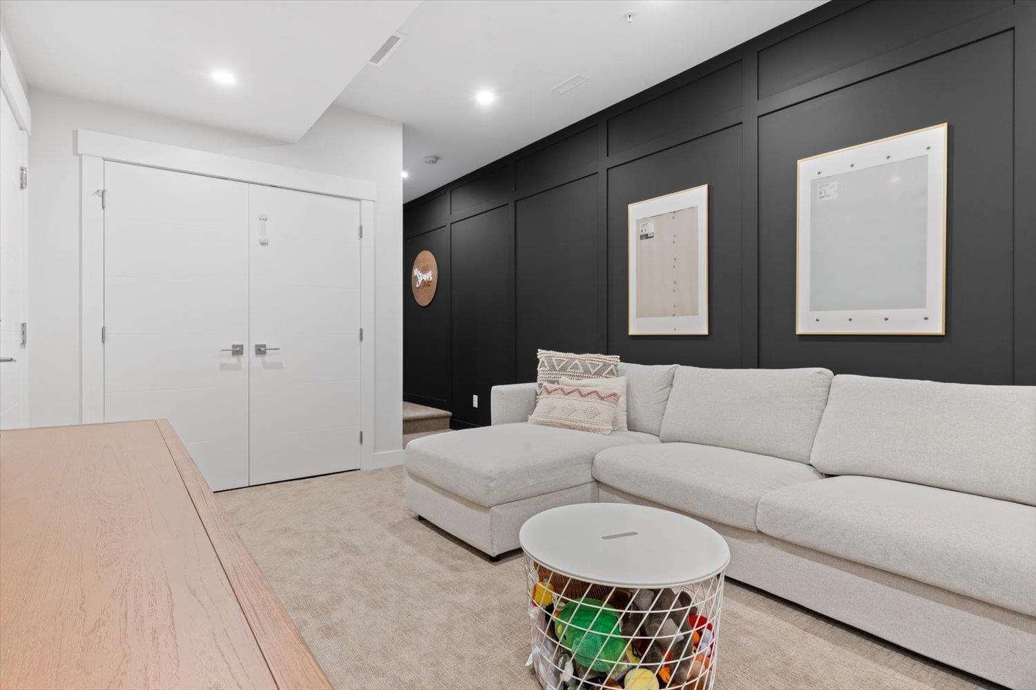 24 43680 CHILLIWACK MOUNTAIN ROAD, Chilliwack Mountain, Chilliwack