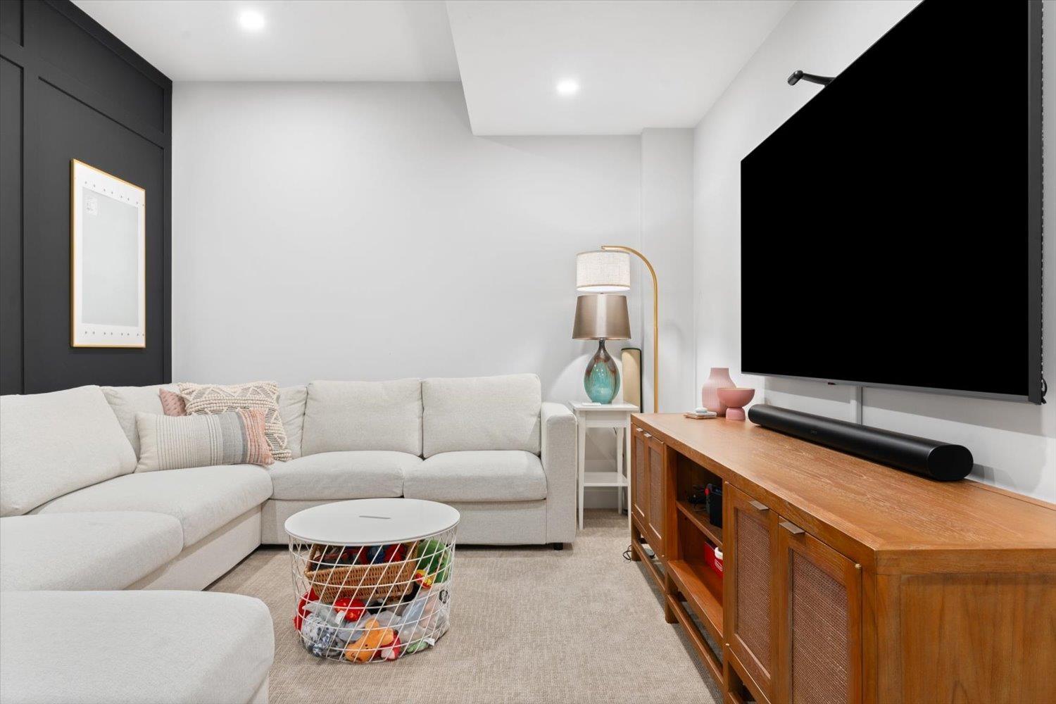 24 43680 CHILLIWACK MOUNTAIN ROAD, Chilliwack Mountain, Chilliwack