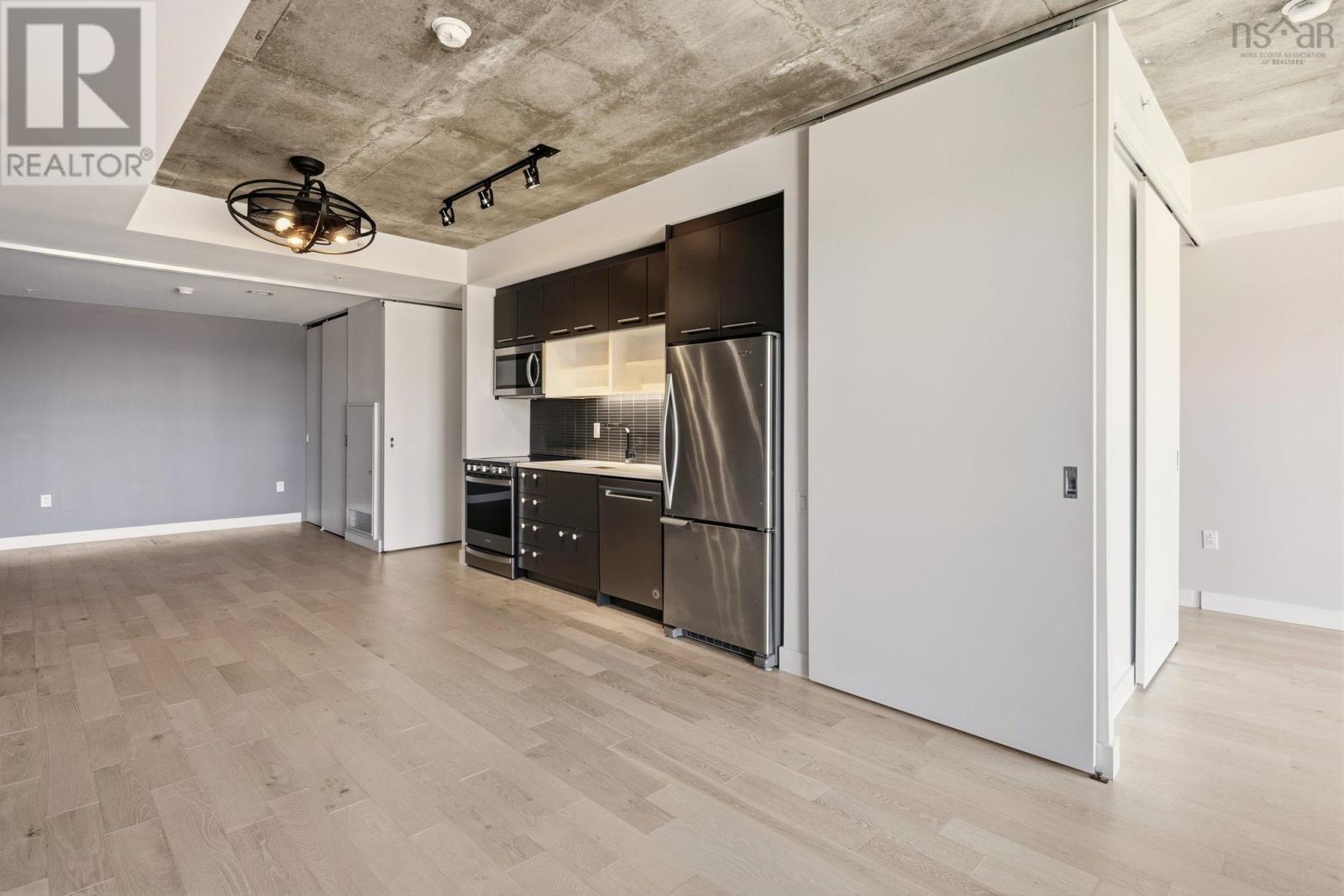 Property 10 of 42 of 618 1048 Wellington Street