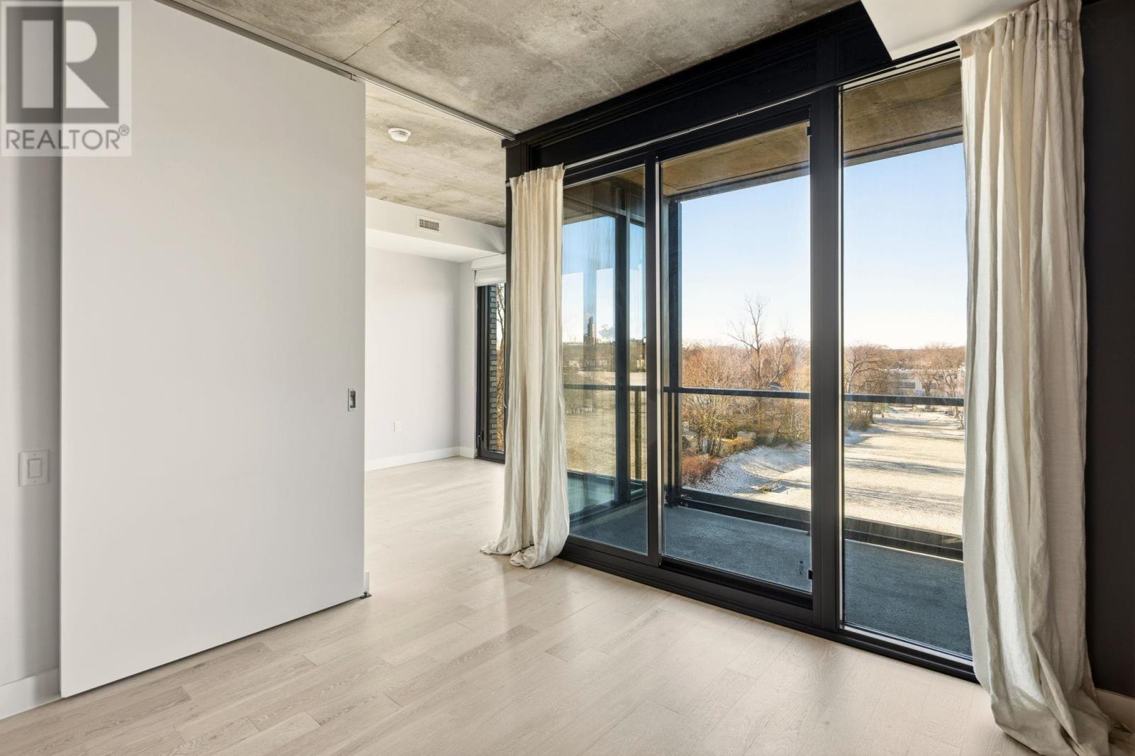 Property 18 of 42 of 618 1048 Wellington Street