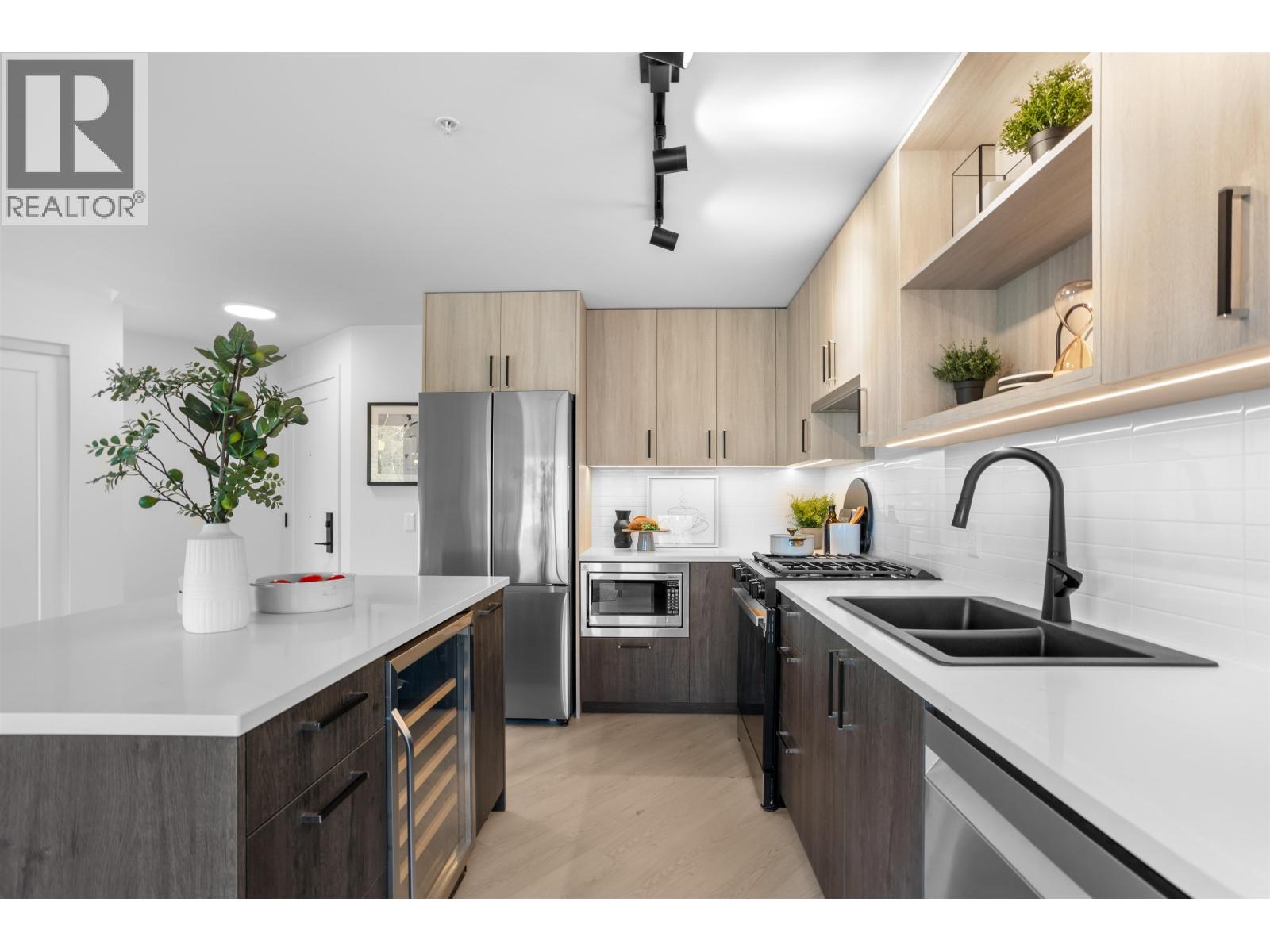 604 2002 ST. GEORGE STREET, Port Moody