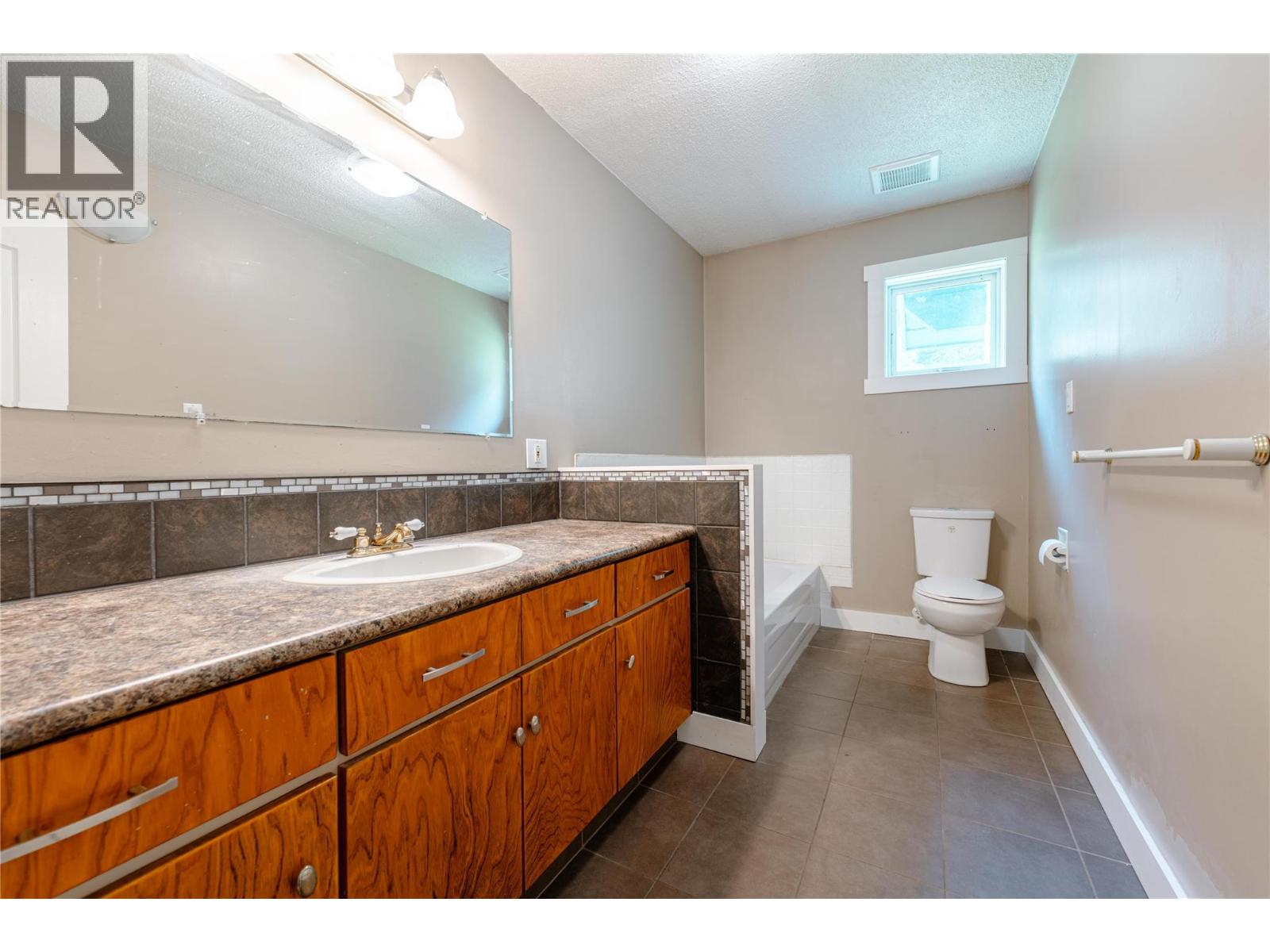 1557 Nichol Road, Revelstoke