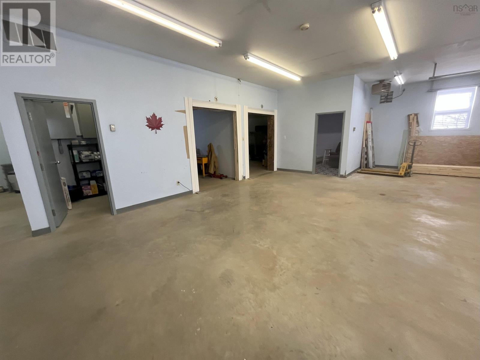 Property 16 of 30 of 6858 Highway 105