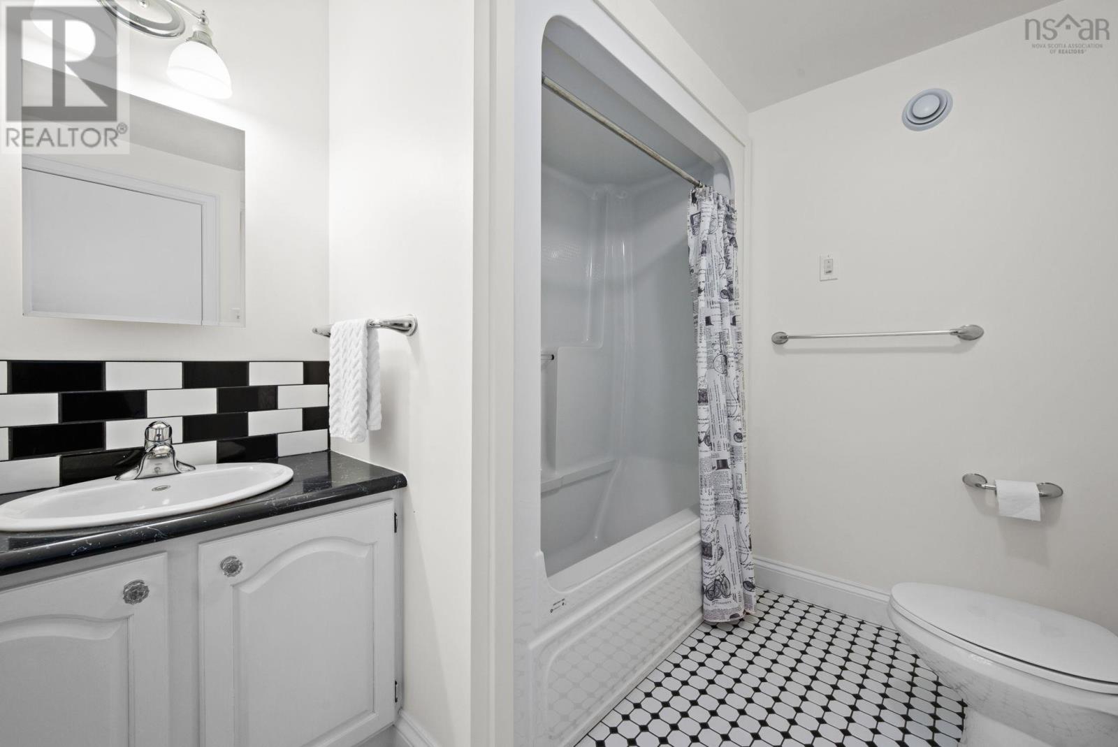 Property 34 of 50 of 1111 Rockcliffe Street