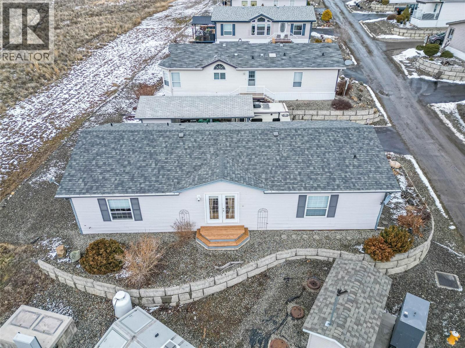 #1 768 SHUSWAP ROAD E - 7