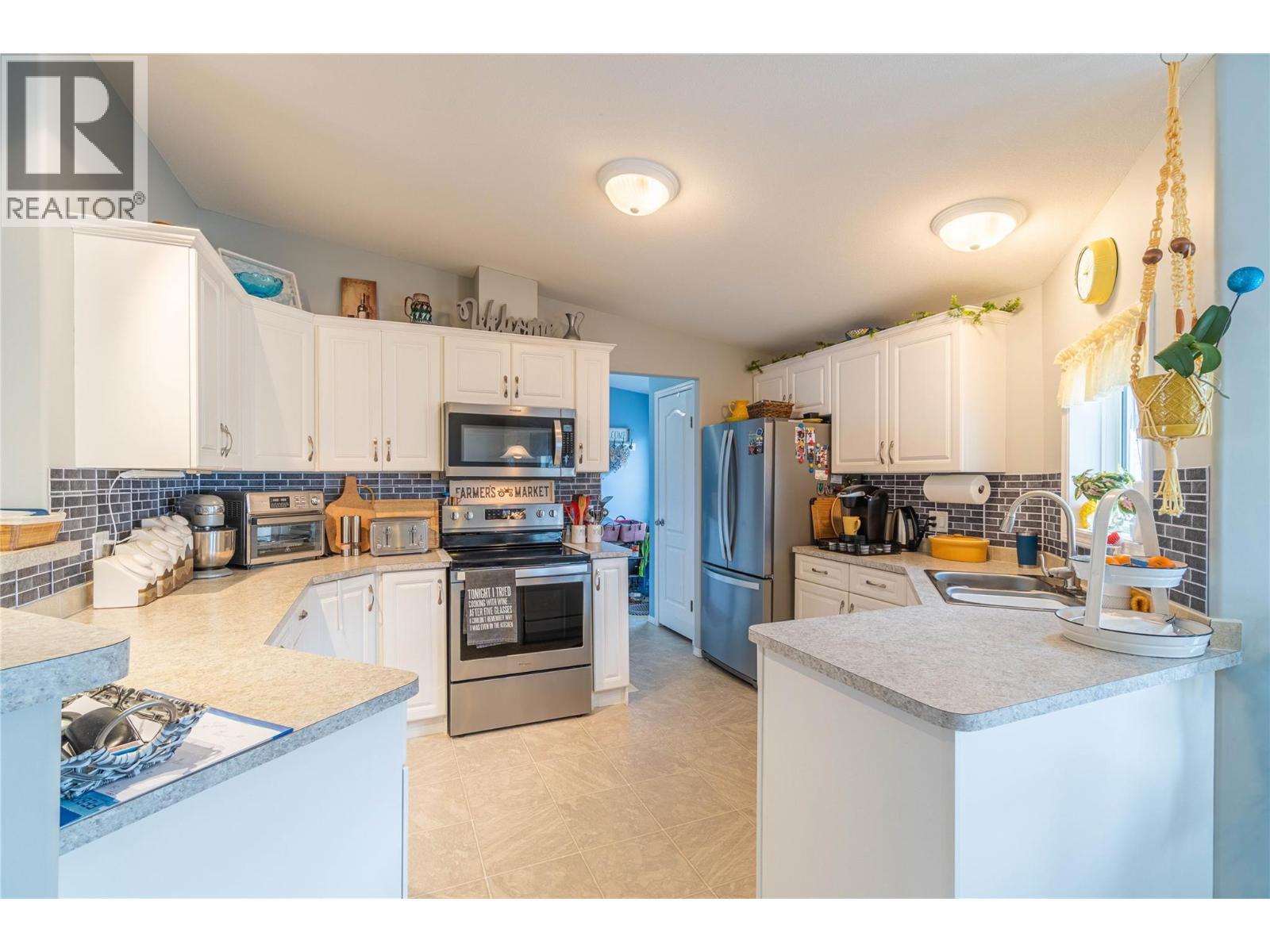 #1 768 SHUSWAP ROAD E - 21