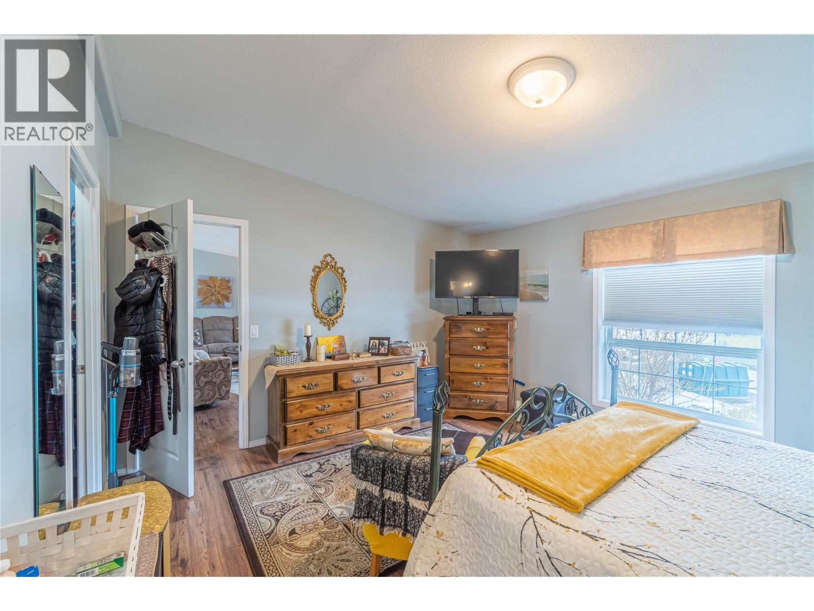 #1 768 SHUSWAP ROAD E - 34