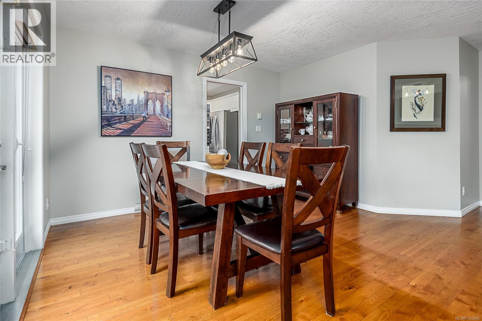 1940 St. Andrews Pl, Courtenay