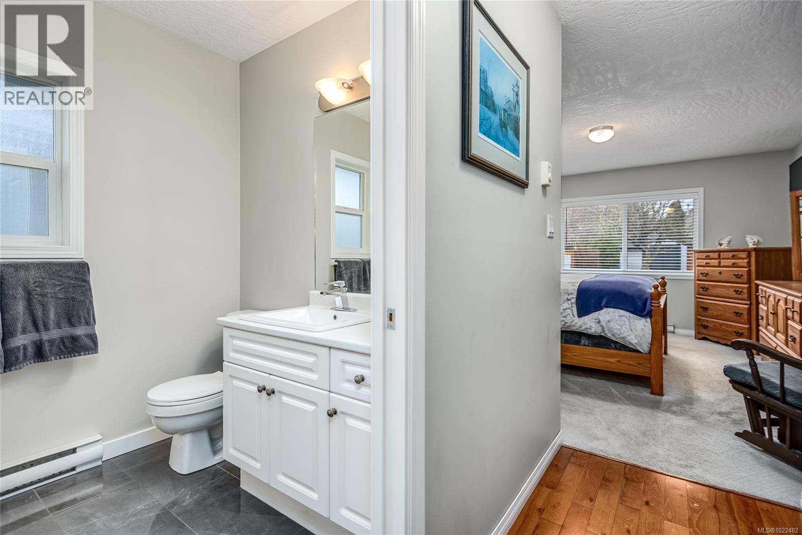 1940 St. Andrews Pl, Courtenay