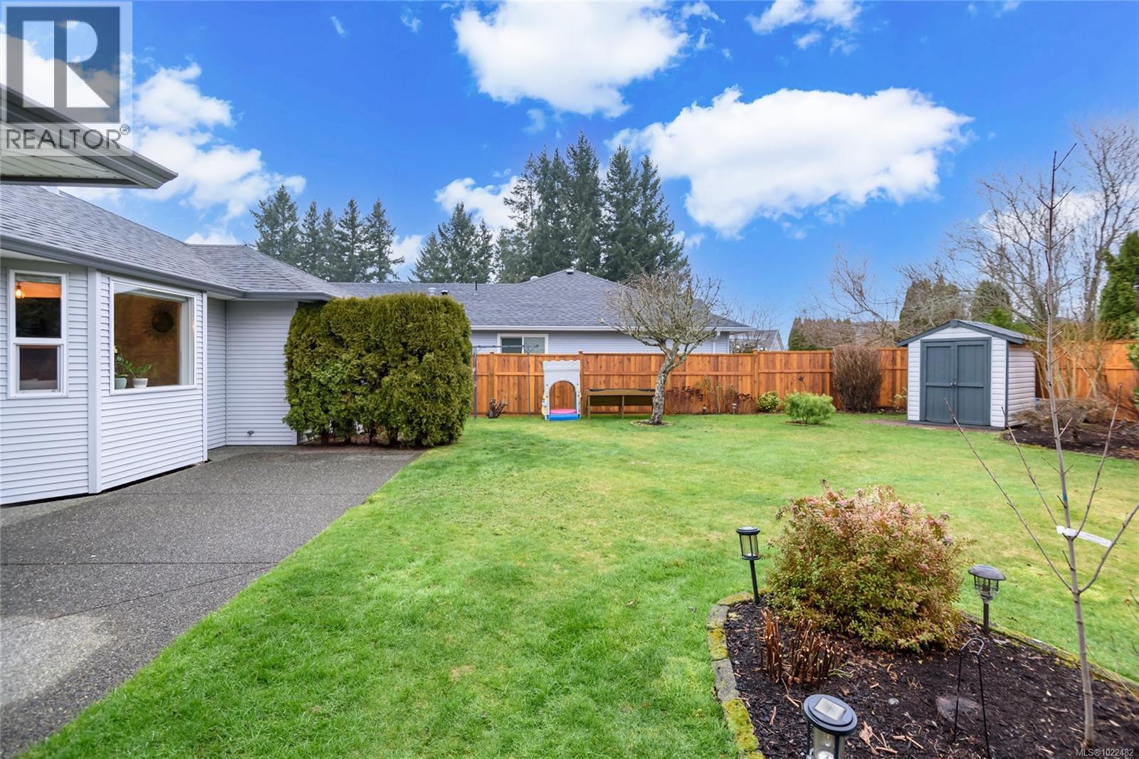 1940 St. Andrews Pl, Courtenay