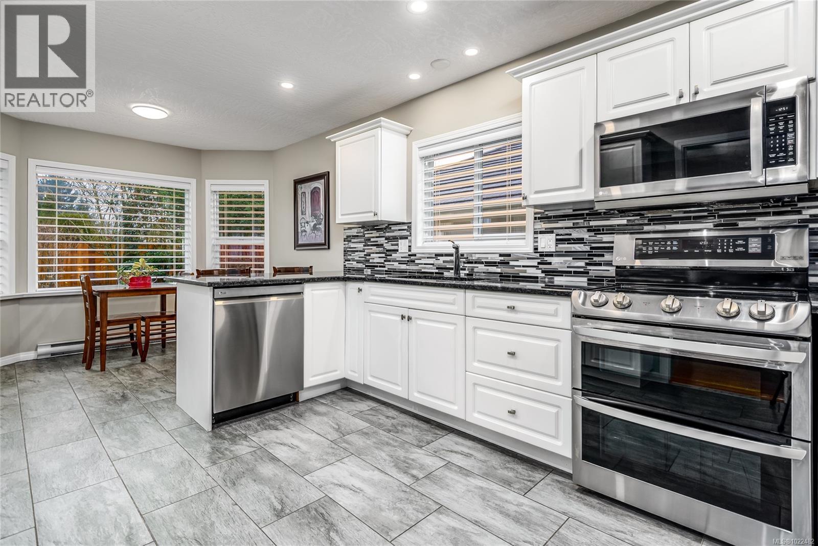 1940 St. Andrews Pl, Courtenay