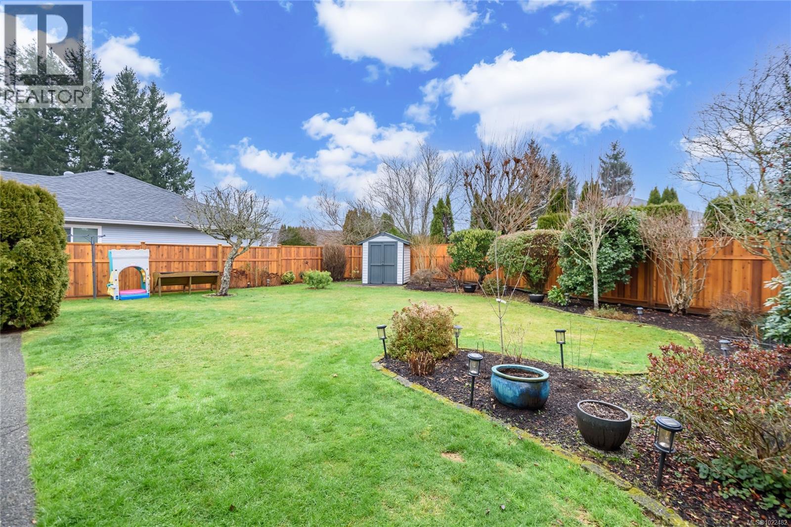 1940 St. Andrews Pl, Courtenay