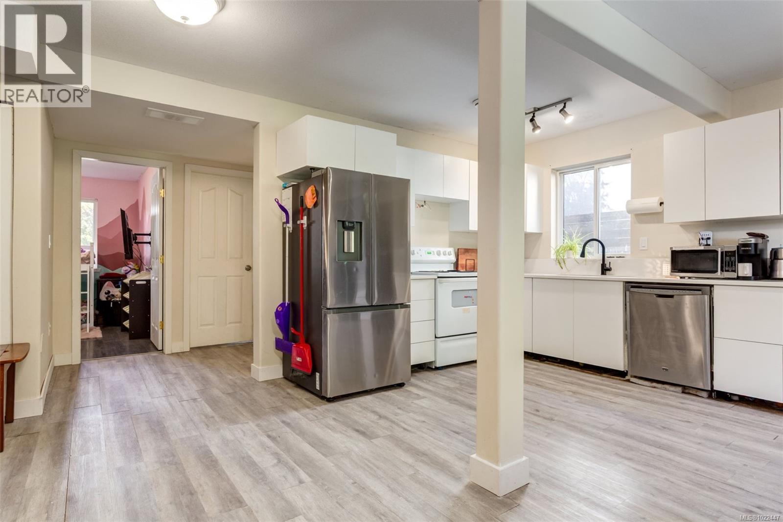 6422 Dover Rd, Nanaimo