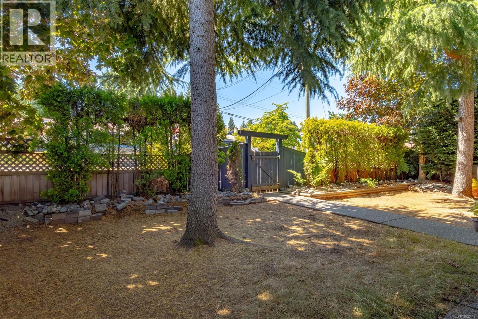 6422 Dover Rd, Nanaimo