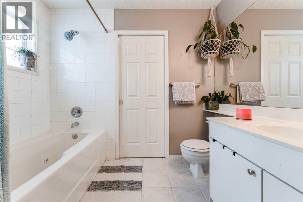 Single Family House for Sale in  Chaparral Ridge Circle SE Chaparral Calgary 