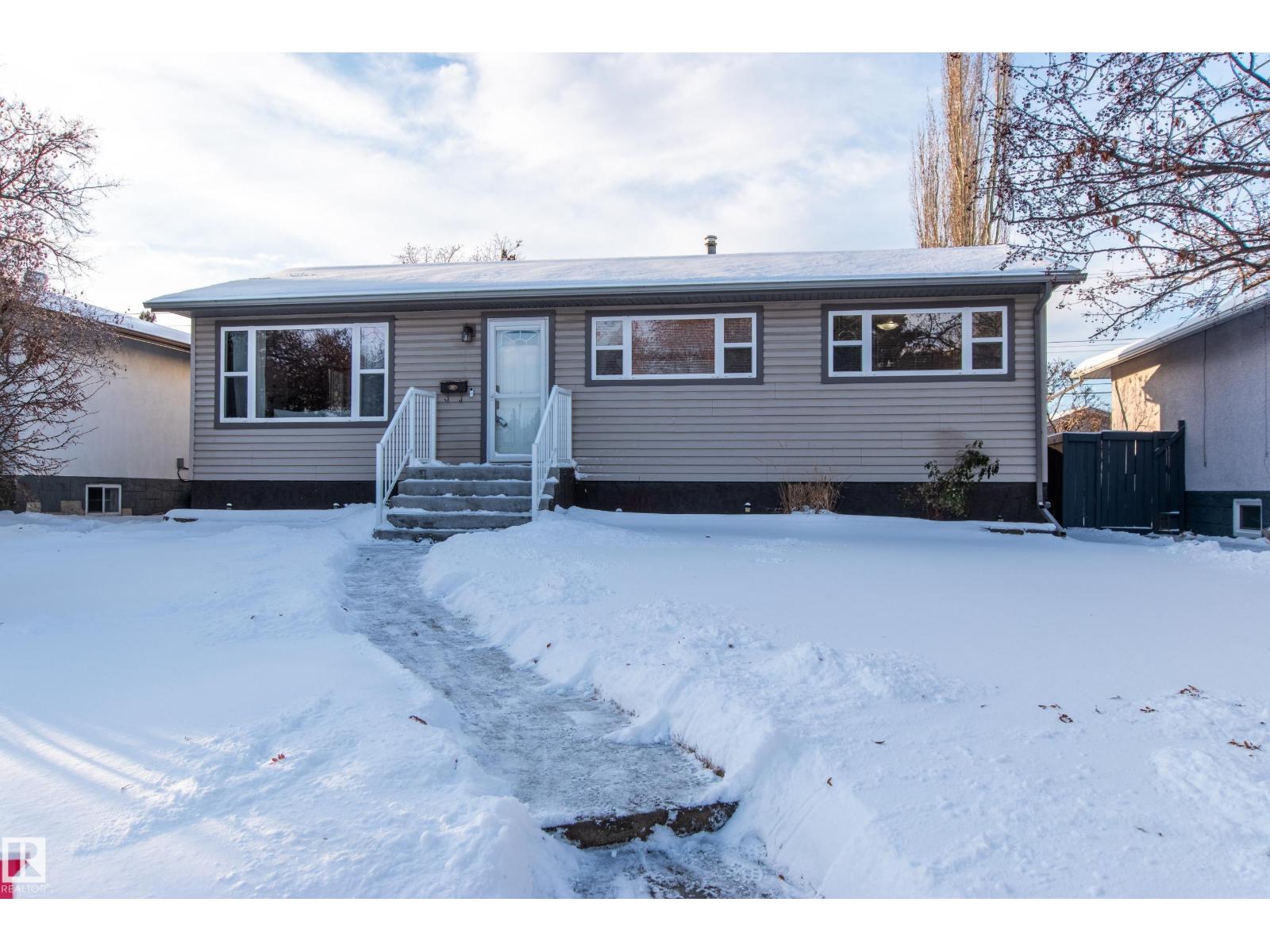 8916 148 ST NW, Edmonton